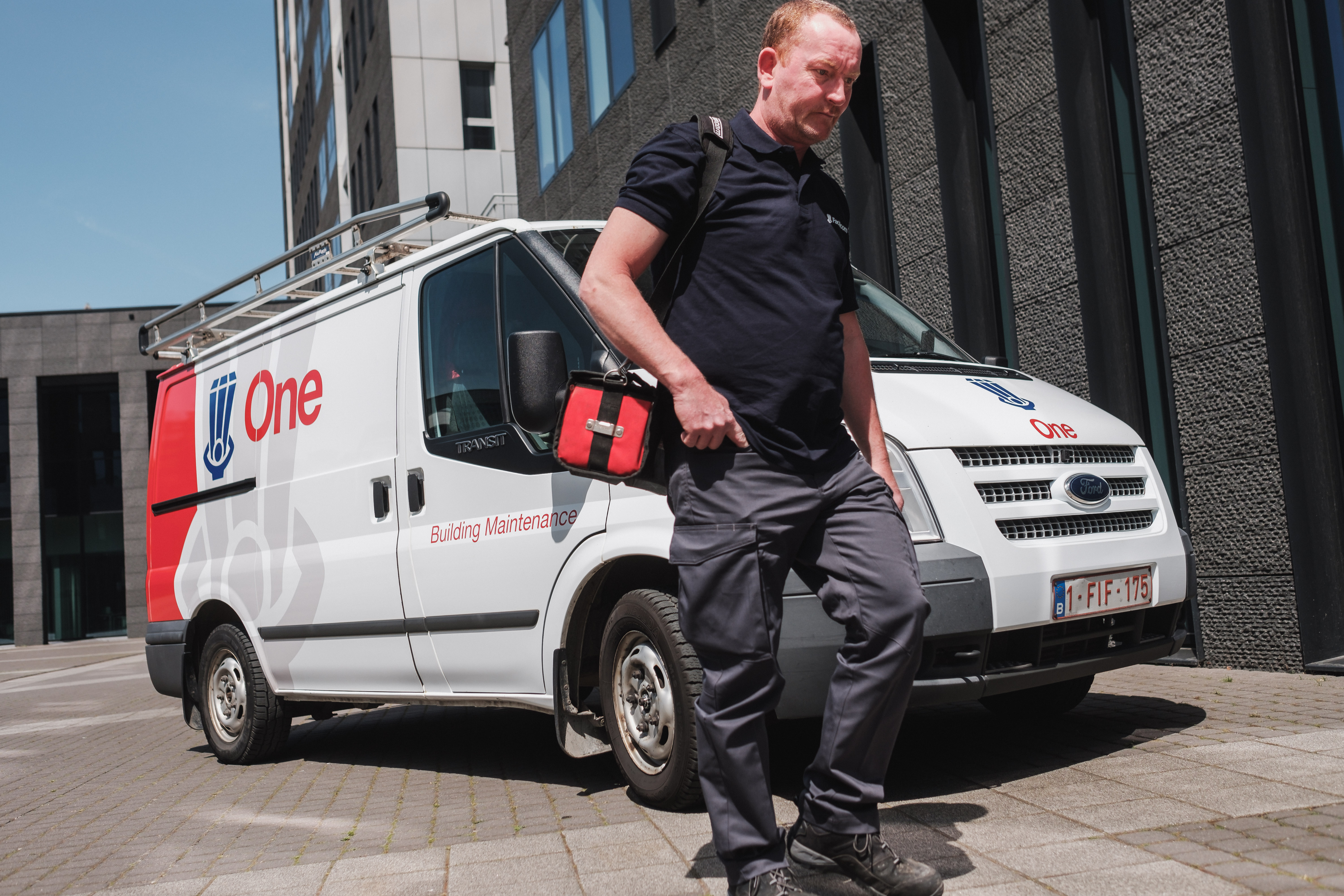 Facilicom, One Building Maintenance, OBM, Gebouwenonderhoud, building maintenance, klusjes, hvac, automatische deuren en poorten, elektriciteitswerken, datawerken, databekabeling, schilderwerken, herstellingen, groenonderhoud, interventies, gebouwen, organisatie, digitalisering, installatie, domotica, relighting, energiebesparend, interventieteam, verwarming, ventilatie, airconditioning, ecologisch, duurzaam, warmtepomp