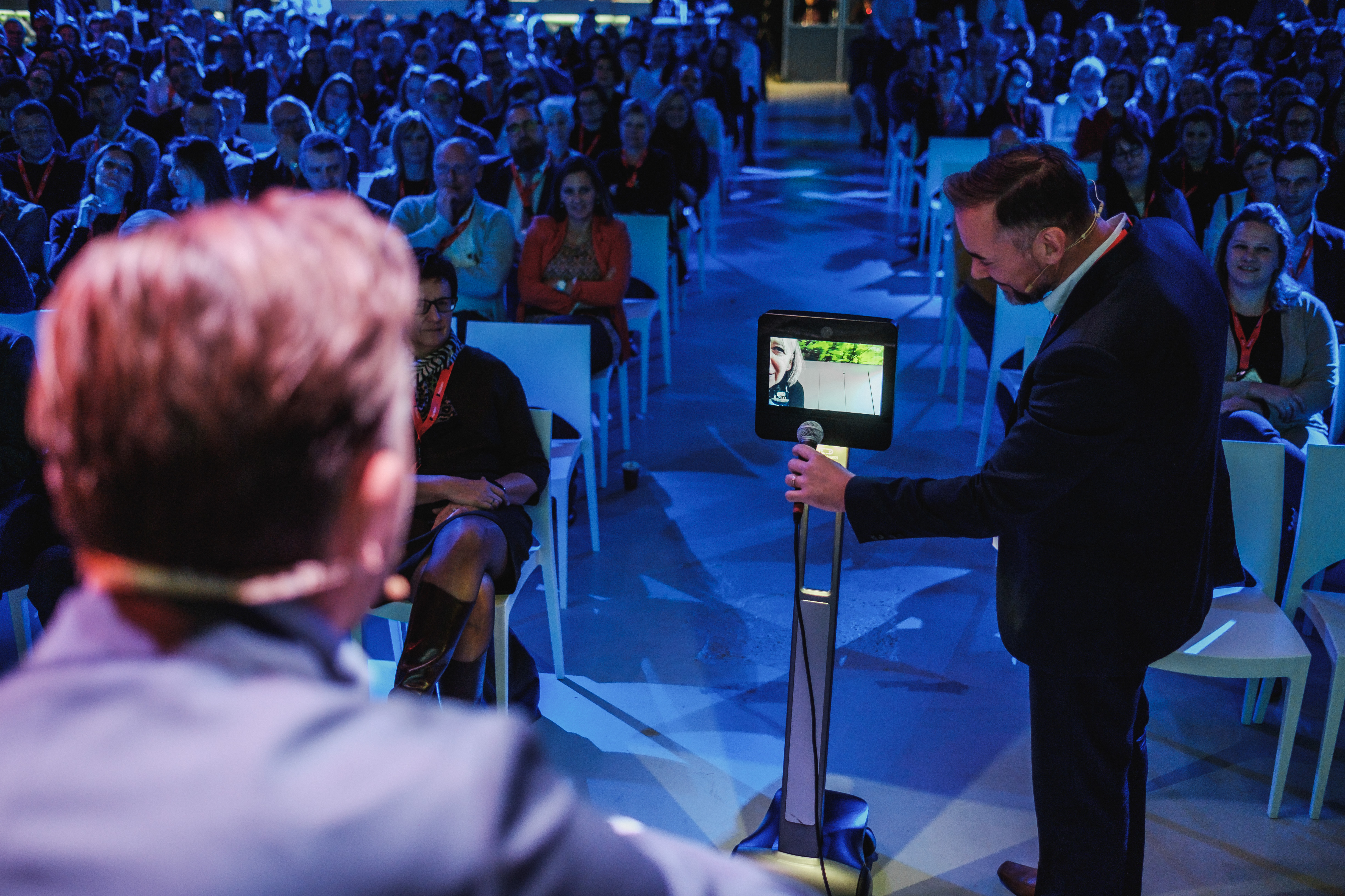 Innovatie, Facilicom, Facilicom Group, Facilicom Nederland, innoveren, virtual reality, VR-bril, experience game, inspireren, klantbeleving, BioOrg, duurzaamheid, milieu, virtuele receptie, Kleendesk, platform, drone, dronewering, schoonmaakrobot, bewakingsrobot, receptierobot, robot, sensoring