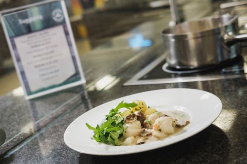 Facilicom, Prorest, catering, maaltijden, chef, seizoensgebonden, gastvrijheid, assortiment, gevarieerd, lekker, gezond, genieten, milieu, duurzaamheid, variatie, vending machines, koffieautomaten, snackautomaten, frisdrankautomaten, vergaderservice, luxe broodjeslunch, recepties, evenementen, banket