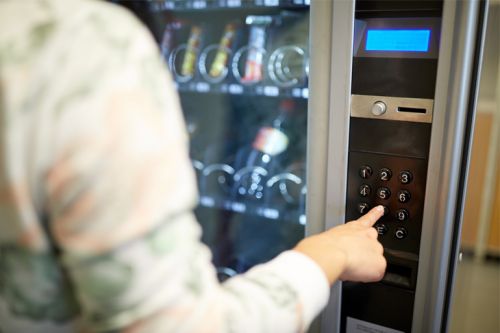 Facilicom, Prorest, catering, maaltijden, chef, seizoensgebonden, gastvrijheid, assortiment, gevarieerd, lekker, gezond, genieten, milieu, duurzaamheid, variatie, vending machines, koffieautomaten, snackautomaten, frisdrankautomaten, vergaderservice, luxe broodjeslunch, recepties, evenementen, banket