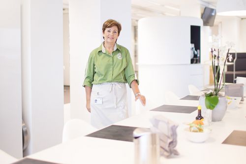 Facilicom, Prorest, catering, maaltijden, chef, seizoensgebonden, gastvrijheid, assortiment, gevarieerd, lekker, gezond, genieten, milieu, duurzaamheid, variatie, vending machines, koffieautomaten, snackautomaten, frisdrankautomaten, vergaderservice, luxe broodjeslunch, recepties, evenementen, banket