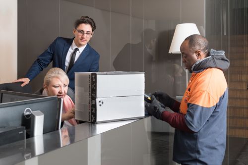 Facilicom, Facilicom Solutions, facility management, facilitaire dienstverlening, concepten, bedrijf, receptiediensten, RespondR, Happy Or Not, hospitality, gastvrijheid, ontvangst, onthaal, receptionist, vergaderzalen, meeting rooms, mailroom, operationele ondersteuning, gasten