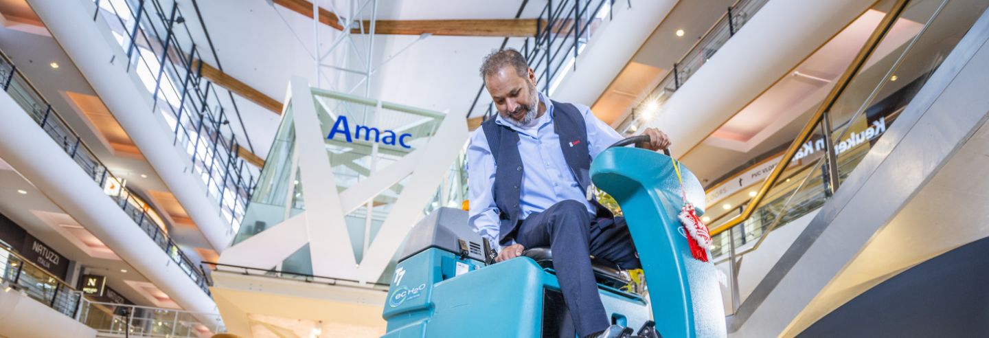 Schoonmaker in retailsector