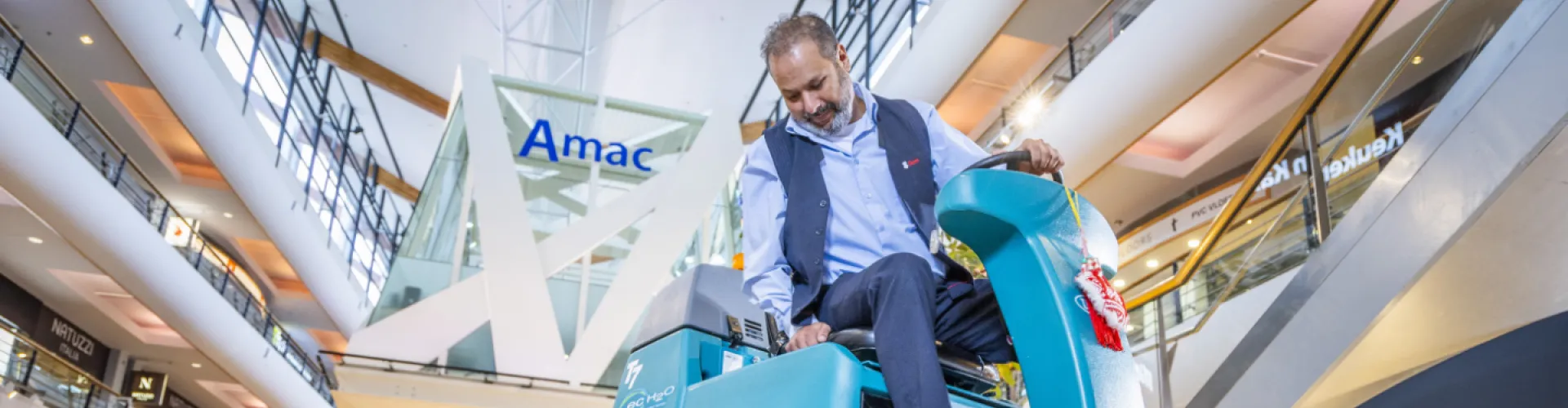 Schoonmaker in retailsector