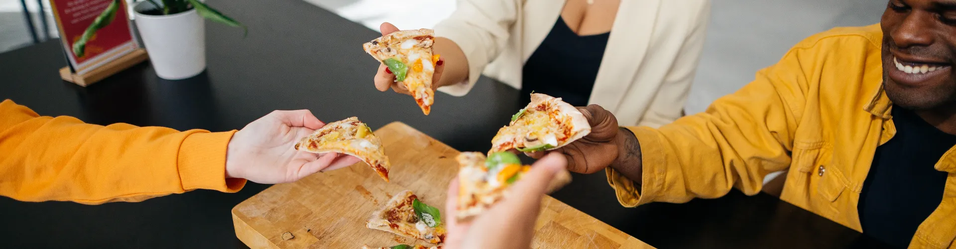 collega's delen pizza