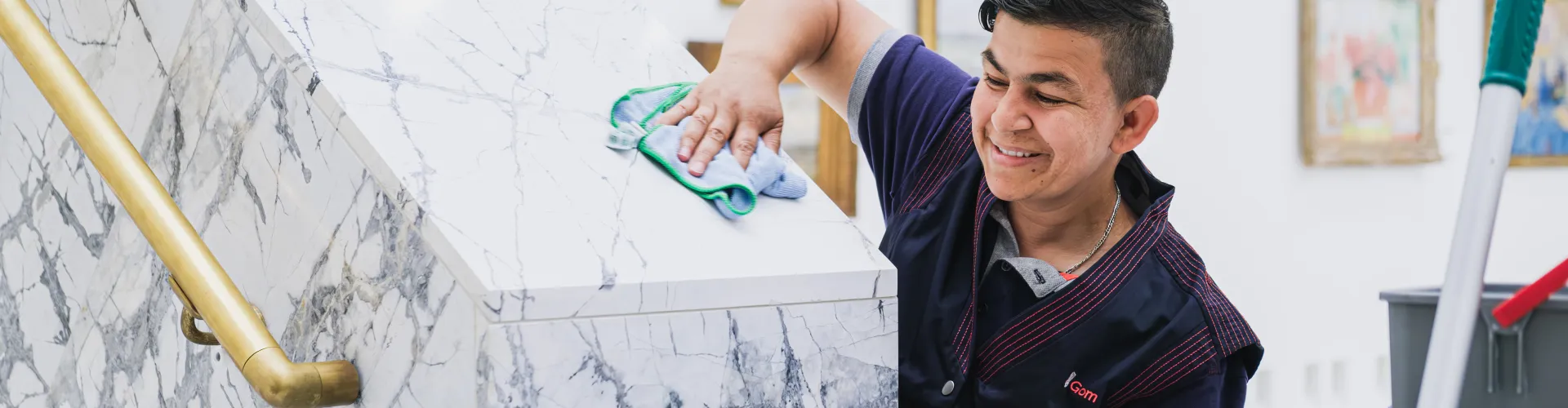 schoonmaker kuist marmeren trapleuning