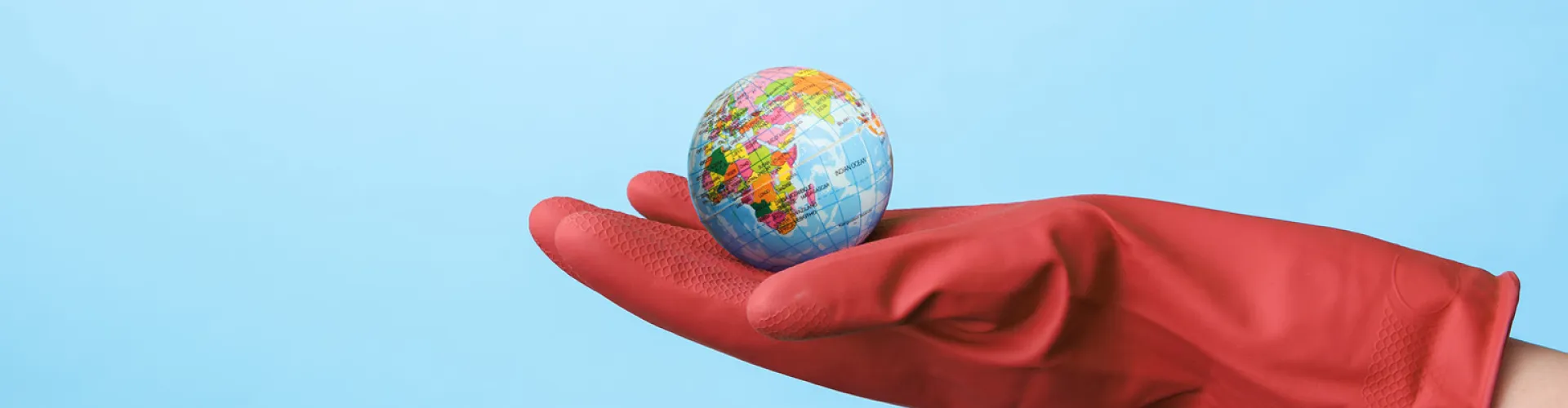 Kuishandschoen houdt wereldbol vast