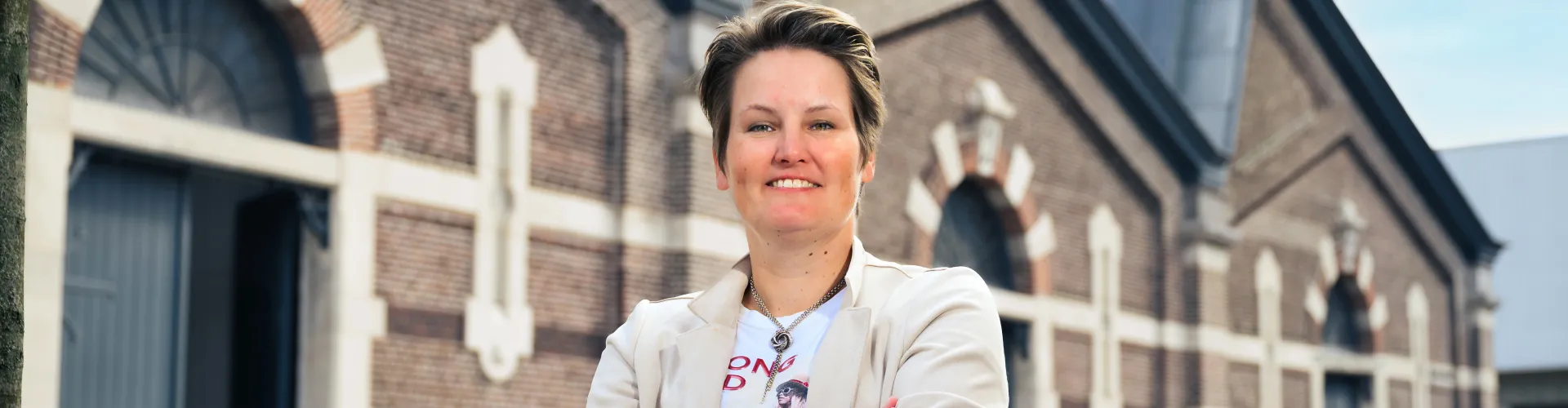 Nathalie Cloet voor Facilicom gebouw