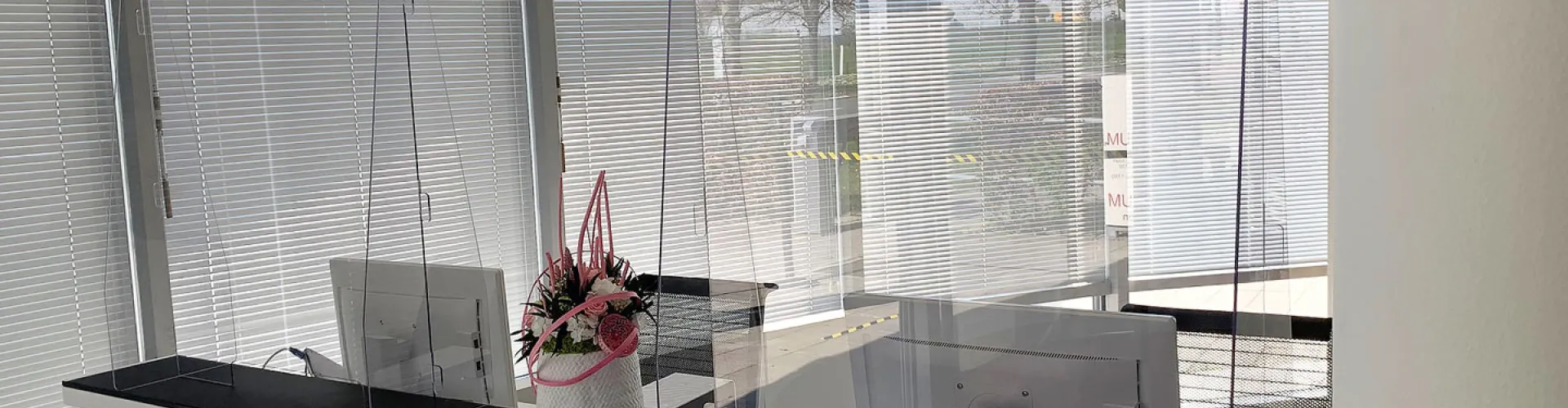 Facilicom plaatst plexi schermen tegen Corona