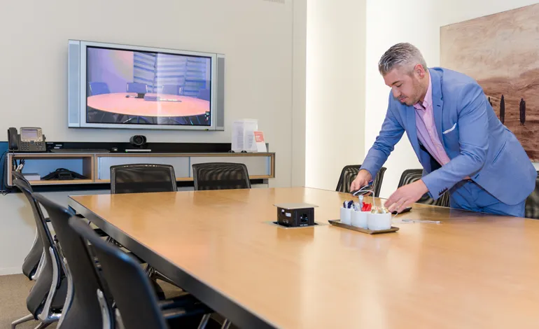 Facilicom, Facilicom Solutions, facility management, facilitaire dienstverlening, concepten, bedrijf, receptiediensten, RespondR, Happy Or Not, hospitality, gastvrijheid, ontvangst, onthaal, receptionist, vergaderzalen, meeting rooms, mailroom, operationele ondersteuning, gasten