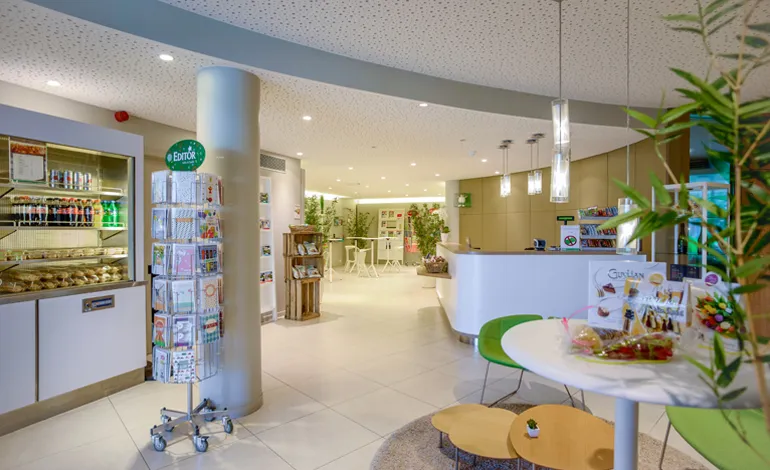 Facilicom, Facilicom Solutions, facility management, facilitaire dienstverlening, concepten, bedrijf, receptiediensten, RespondR, Happy Or Not, hospitality, gastvrijheid, ontvangst, onthaal, receptionist, vergaderzalen, meeting rooms, mailroom, operationele ondersteuning, gasten